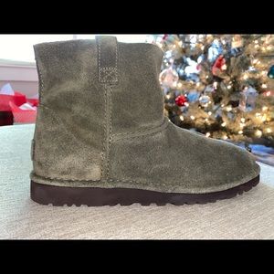 UGG Women's Classic Unlined Mini Slouch Boot